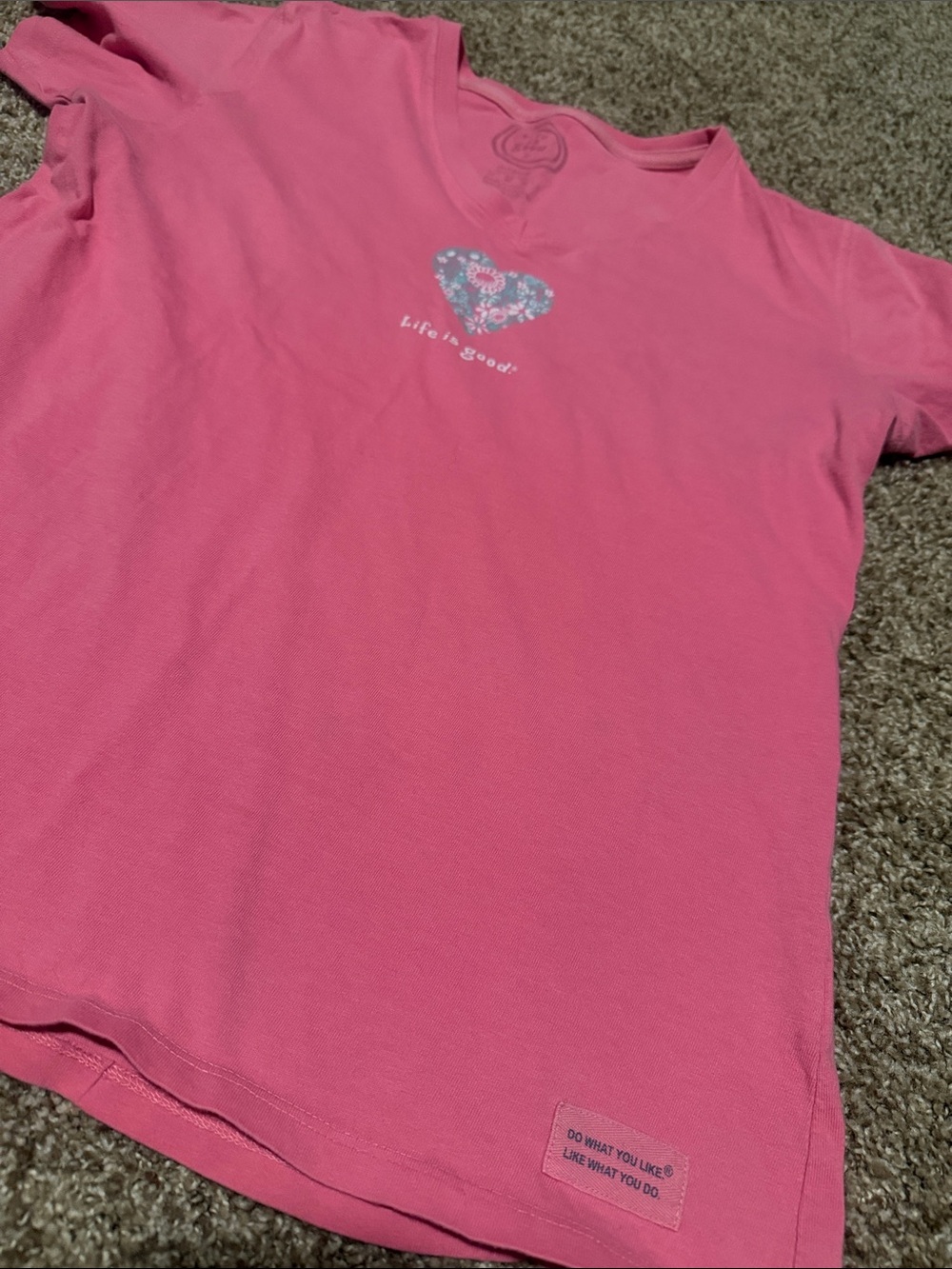 Pink floral heart Life is Good v-neck tee (M) - EUC!